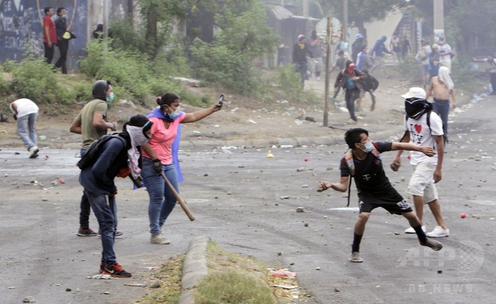ニカラグアで年金改革に抗議デモ、24人死亡 大統領が撤回表明 写真6枚 国際ニュース：AFPBB News
