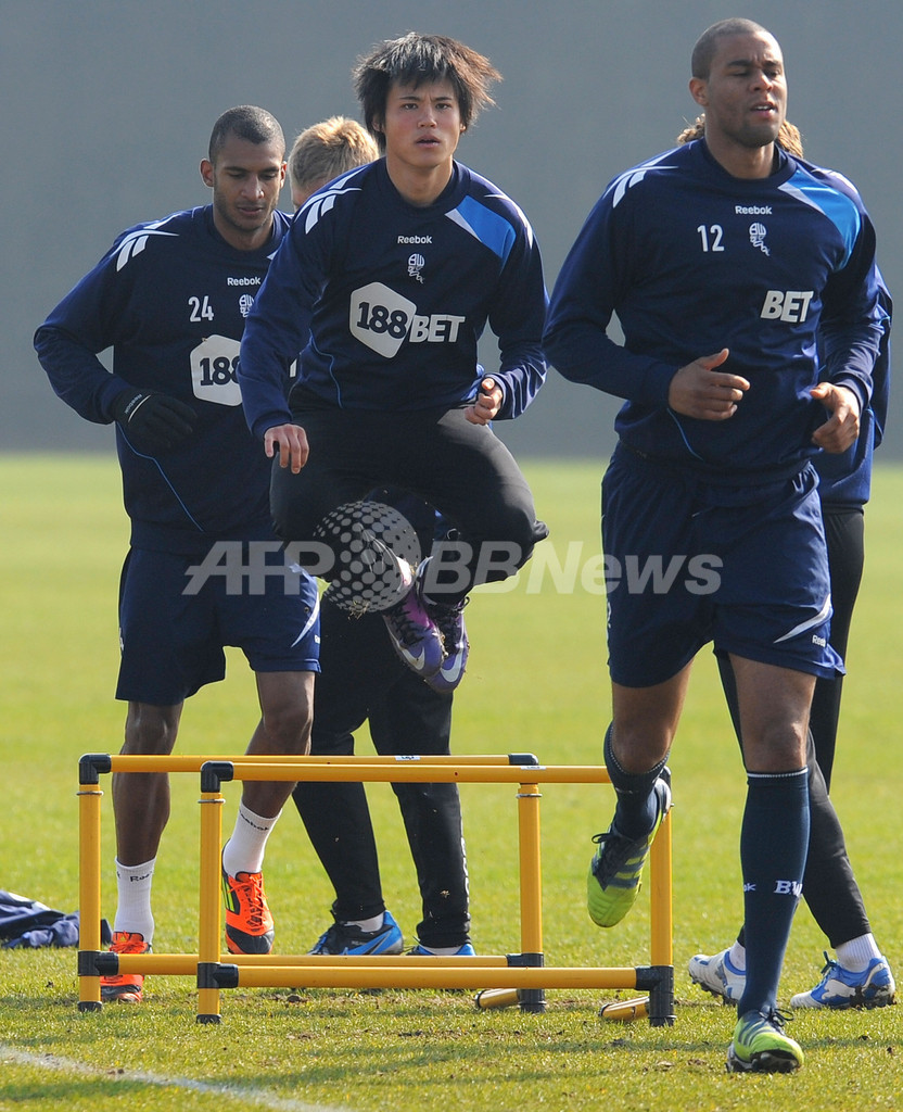 【正規品】ボルトン・ワンダラーズ NAKATA 16 ユニフォーム 64,618点のボルトン・ワンダラーズfcの写真と高解像度写真