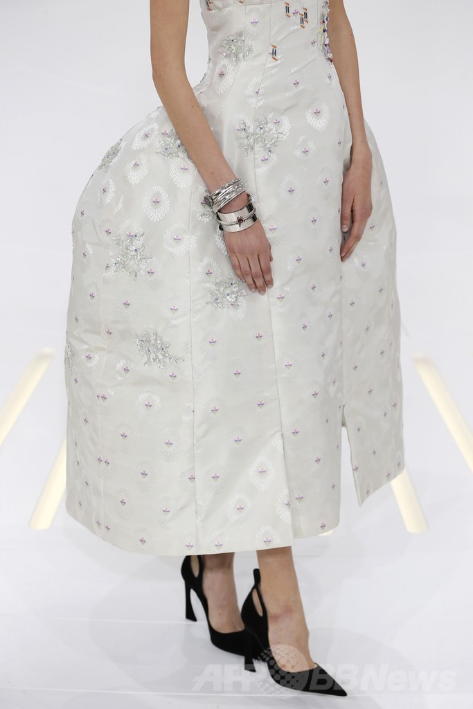 過去の中にあるモダニティー、「ディオール」14/15年秋冬オートクチュール