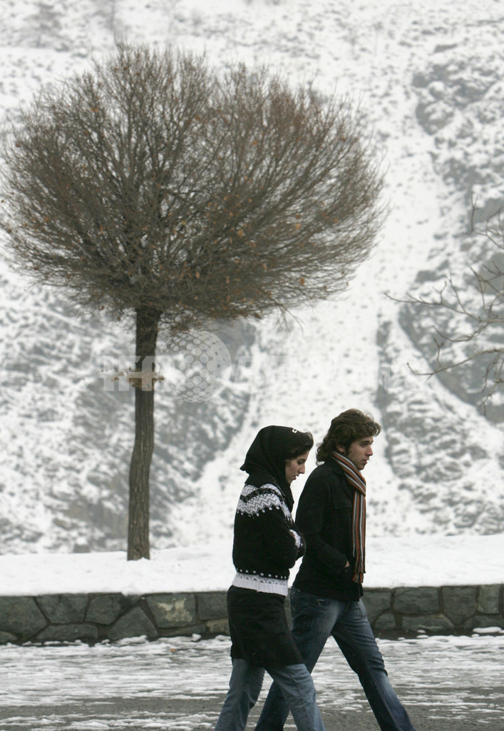 イラン北部の都市で、夫婦げんかで夫に家を追い出された妻が凍死