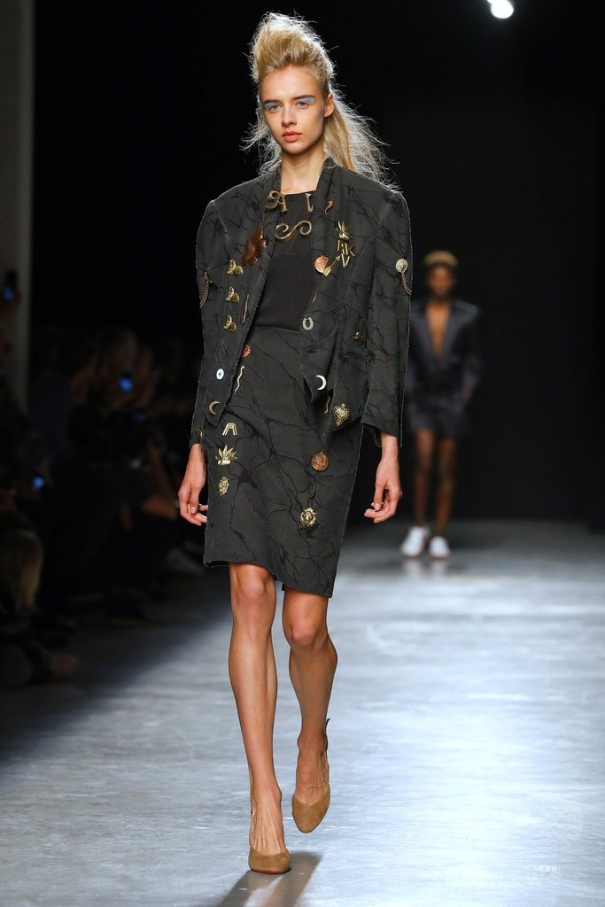 「アンドレアス・クロンターラー フォー ヴィヴィアン・ウエストウッド」17年春夏