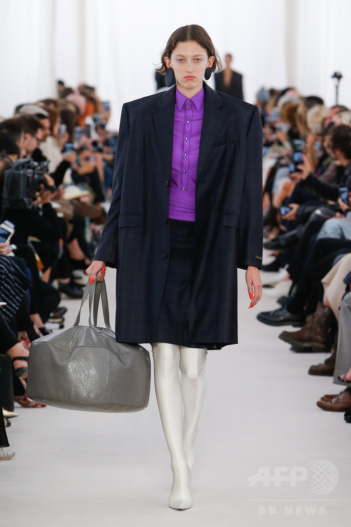 「バレンシアガ」17年春夏