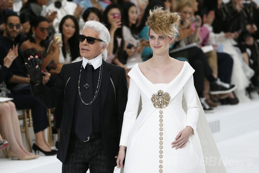 ル・コルビュジエとヴェルサイユ宮殿の融合、「シャネル」14/15年秋冬オートクチュール