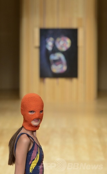 色とりどりのニットマスクに注目、「クリツィア ロブステリャ」15年春夏 080 バルセロナ