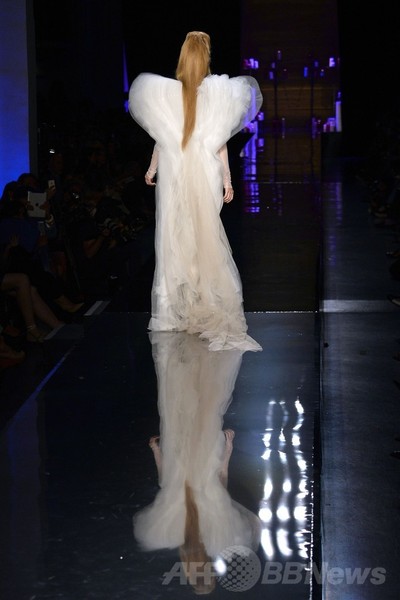 「ひげ面の女装歌手」も登場、J.P.ゴルチエ14/15年秋冬オートクチュール