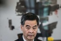 香港（Hong Kong）で記者会見する梁振英（Leung Chun-ying）行政長官（2014年10月16日撮影）。(c)AFP/Philippe Lopez
