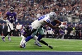 16NFL第11週、ダラス・カウボーイズ対ボルティモア・レイヴンズ。エンドゾーンに飛び込むダラス・カウボーイズのデズ・ブライアント（2016年11月20日撮影）。(c)AFP/Getty Images/Tom Pennington