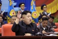 北朝鮮・平壌（Pyongyang）で開催された朝鮮人民軍の第１回飛行士大会に出席する金正恩（キム・ジョンウン、Kim Jong-Un）第1書記（2014年4月15日撮影、同20日配信）。(c)AFP/KCNA via KNS