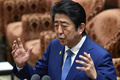 衆院予算委員会に出席した安倍晋三首相（2017年2月24日撮影）。(c)AFP/Kazuhiro NOGI
