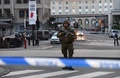 ベルギーの首都ブリュッセルの中央駅周辺で警戒に当たる兵士（2017年6月20日撮影）。(c)AFP/Emmanuel DUNAND
