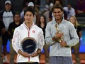 テニス、マドリード・オープン（Mutua Madrid Open 2014）男子シングルス決勝。表彰式でトロフィーを手に持つ錦織圭（Kei Nishikori、左）とラファエル・ナダル（Rafael Nadal、2014年5月11日撮影）。(c)AFP/PIERRE-PHILIPPE MARCOU