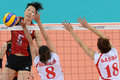 ロンドン五輪は28日、アールズコートEarls Court）でバレーボール女子予選グループAの試合が行われ、日本は3-0（25-15、25-14、25-7）でアルジェリアに勝利した。

スパイクを打つ荒木絵里香（Erika Araki、2012年7月28日撮影）。(c)AFP/KIRILL KUDRYAVTSEV