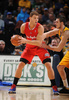 12-13NBAは1日、各地で試合が行われ、ロサンゼルス・クリッパーズ（Los Angeles Clippers）は78-92でデンバー・ナゲッツ（Denver Nuggets）に敗れ、2013年最初の試合で連勝は17で止まった。

デンバー・ナゲッツのダニロ・ガリナーリ（Danilo Gallinari）とマッチアップするロサンゼルス・クリッパーズのブレイク・グリフィン（Blake Griffin、2013年1月1日撮影）。(c)AFP/Getty Images/NBAE/Garrett W. Ellwood