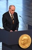 ノルウェー・オスロで行われた2022年のノーベル平和賞授賞式で演説するロシアの人権団体「メモリアル」のヤン・ラチンスキー代表（2022年12月10日撮影）。(c)Sergei Gapon / AFP