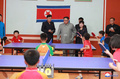 北朝鮮・慈江道にある教育施設「学生少年宮殿」を視察する金正恩（キム・ジョンウン）朝鮮労働党委員長（中央）。国営朝鮮中央通信配信（2019年6月1日配信、撮影日不明）。(c)AFP PHOTO/KCNA VIA KNS