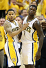 12-13NBA、イースタンカンファレンス決勝（7回戦制）第4戦、インディアナ・ペイサーズ（Indiana Pacers）対マイアミ・ヒート（Miami Heat）。シュートを決めチームメイトと喜ぶインディアナ・ペイサーズのランス・スティーブンソン（Lance Stephenson、右、2013年5月28日撮影）。(c)AFP/Getty Images/Andy Lyons