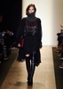 米ニューヨーク市内で発表された「BCBG マックス・アズリア」15/16年秋冬コレクション（2015年2月12日撮影）。(c)AFP/Getty Images/Frazer Harrison