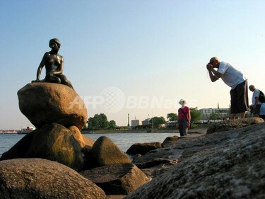 コペンハーゲンの「人魚姫」、上海万博で留守中はビデオ・アートが代役