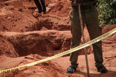 ケニア「餓死カルト」、被害者の臓器摘出か 死者133人に