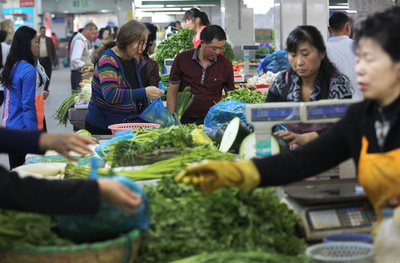 リュック一杯に小銭盗み、よろめきぶちまける…総額3万円 上海の市場