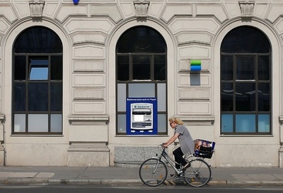 82歳のおばあちゃんお手柄、銀行強盗を撃退 オーストリア