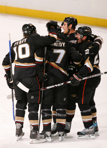 ダックス ブルーインズを降し連敗を3で止める