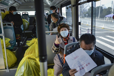 封鎖1か月 武漢市当局、市外移動を条件付きで容認