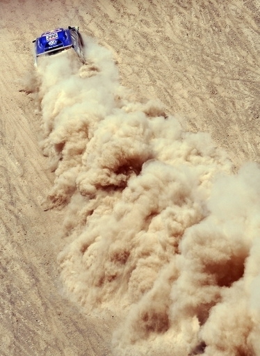 サインツとコマが第4ステージ制す、ダカールラリー