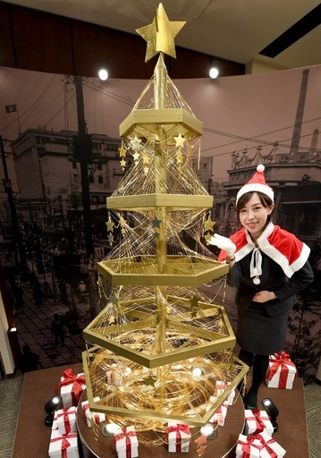 価格は2億円！純金用いたクリスマスツリー展示 東京・銀座
