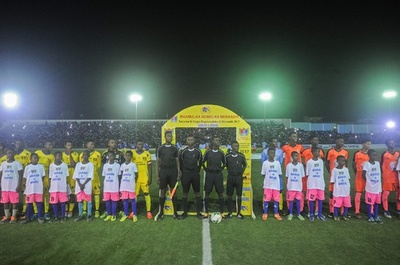 ソマリア首都、約30年ぶりにサッカーの夜間試合 「歴史的な一夜」