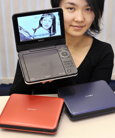 ソニーの新ポータブルDVDプレーヤー『DVP-FX720』、最長約5時間スタミナ再生