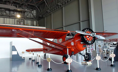 「ゆかりの名機」が被災地上空を飛行、青森県三沢市