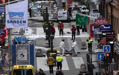 スウェーデン首都でトラック暴走、4人死亡 運転手逃走 テロか