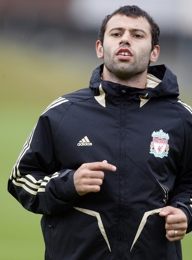 マラドーナ新監督 新主将にマスケラーノを指名