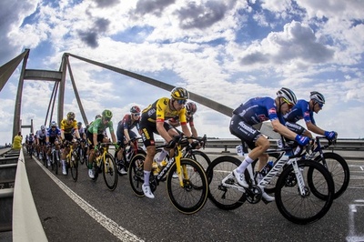 【今日のブエルタ】ベネットが第2S勝利 テウニッセン首位浮上