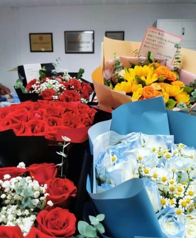 外交部「これ以上花を贈らないで」 中国