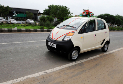 世界一の低価格車｢ナノ｣、電気系トラブルの疑いで検査へ