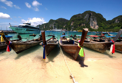 映画『ザ・ビーチ』の浜辺、6月から閉鎖 観光客殺到で環境被害 タイ