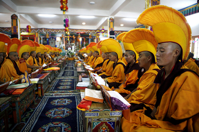 インド北部でチベット仏教カーギュ派が宗派創始800年を祝う