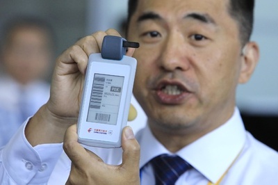 中国東方航空、業界初の「電源不要型電子手荷物タグ」使用開始