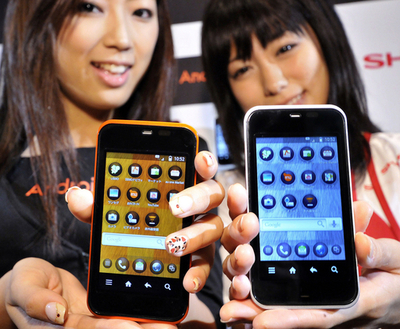 KDDI、新型スマートフォンで「スカイプ」利用可能に