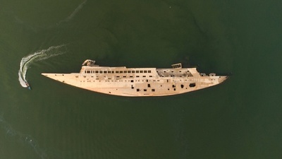 【今日の1枚】転覆したまま、独裁者の船 イラク