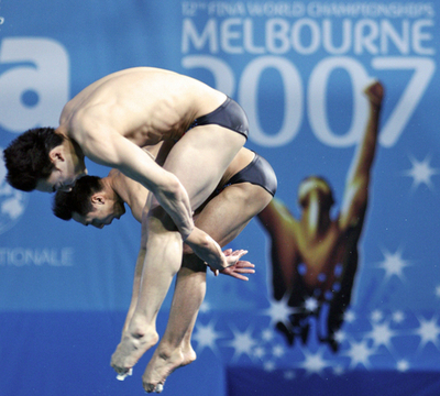 ＜第12回世界水泳選手権＞男子飛び込み、Qin Kai／Wang Feng組 シンクロ3メートル板飛び込みで金メダルを獲得 - オーストラリア