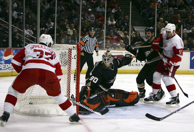＜06-07NHL＞レッドウィングス ダックスに敗れロード3連敗 - 米国