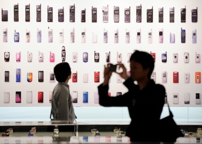 2011年度の携帯電話通信、合計時間は「26万年」 総務省発表