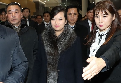 平昌五輪派遣の北朝鮮「芸術団」 女性団長が現地視察