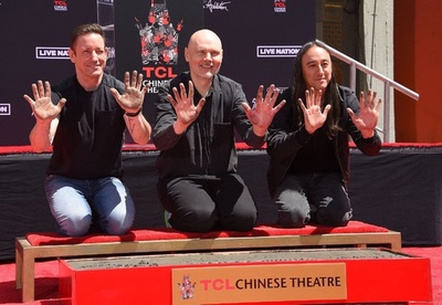 「スマッシング・パンプキンズ」 チャイニーズ・シアターに手形