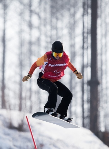 2度のがん手術を乗り越えた末の金、スノボクロス女子連覇のメンテルスペー