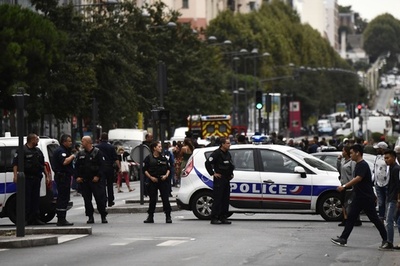 仏パリ郊外で「すぐ使える」自家製の爆薬発見、男2人拘束