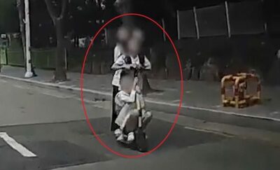 「危険すぎる！」1人乗りの電動キックボード、乗っていたのは女性4人…韓国の路上